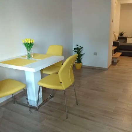Laura Apartment *
